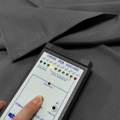 Đen 4mm lưới 33% Cotton 2% Carbon Fiber Anti-static TC Fabric cho quần áo làm việc ESD