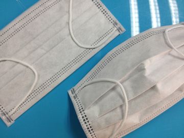Vật liệu tiêu hao trong phòng sạch miễn phí bằng cao su Mặt nạ carbon không dệt 4 PLY Earloop