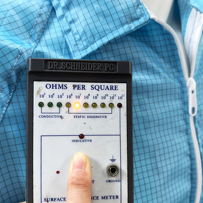 Áo khoác phòng thí nghiệm chống tĩnh điện màu xanh, vải lưới 98% polyester 2% sợi carbon